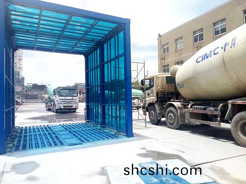 武漢鑫冠(guan)混(hun)凝(ning)土(tu) 200T-10*4*5m龍門(men)洗(xi)車(che)機(ji)