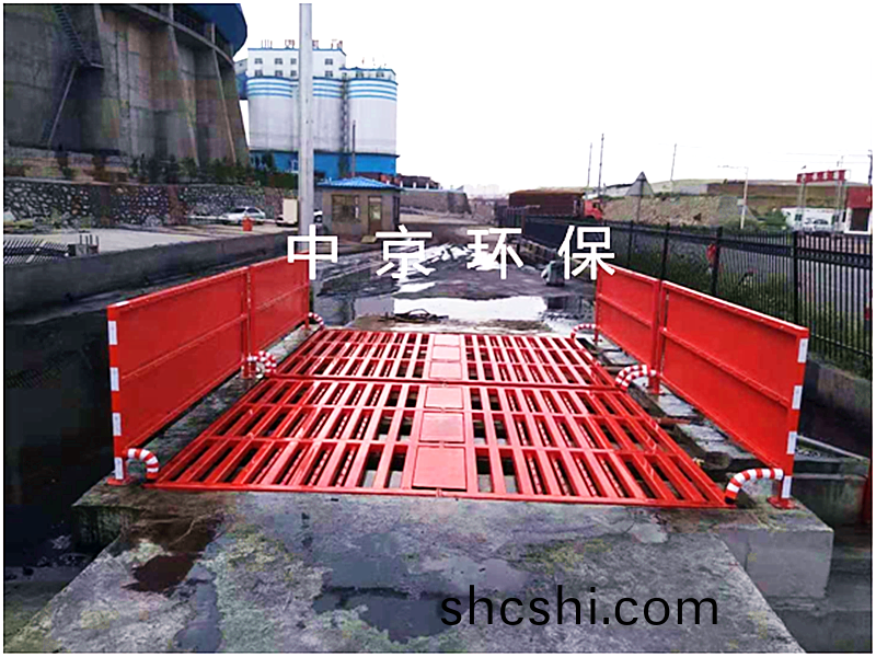 內(nei)矇(meng)古鄂(e)爾多(duo)斯(si)煤(mei)鑛(kuang) 200T-6*4*1.2m平闆(ban)洗車(che)機(ji)